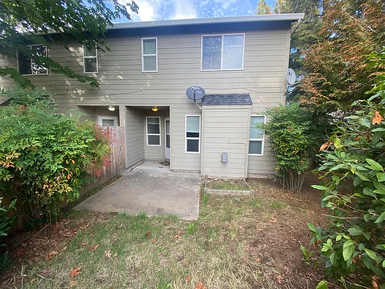 Come See This Lovely 3 Bedroom Townhouse! — Photo 5