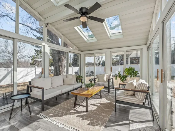 2946 McKnight Rd N, Maplewood, MN 55109