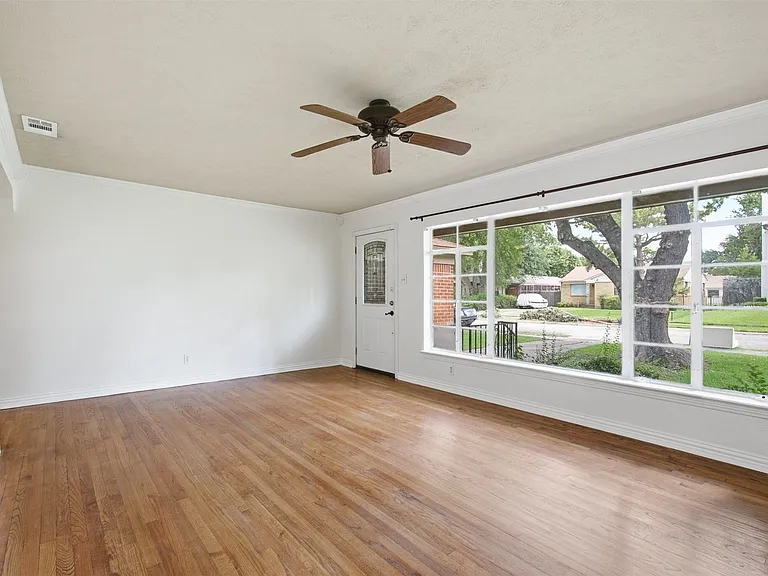 3884 Van Ness Ln — Photo 10