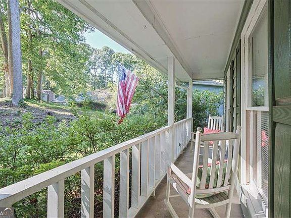 4th image of 172 Belfast Ct SW