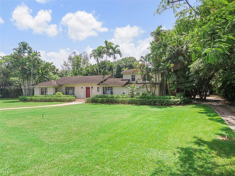 1st image of 300 Hunting Lodge Dr