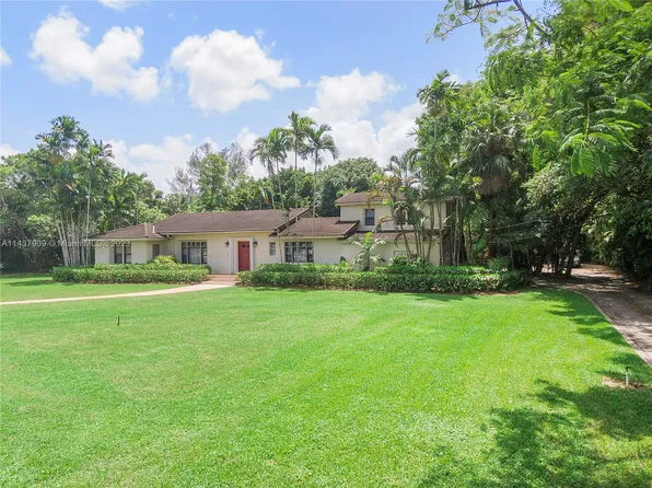 300 Hunting Lodge Dr, Miami Springs, FL 33166