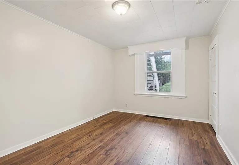 328 James St — Photo 20