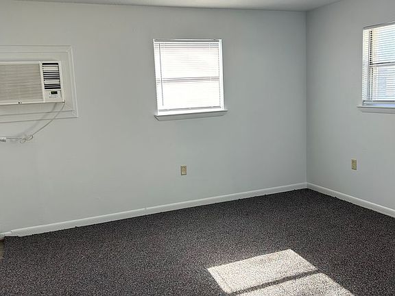 2nd image of 719 Navy St APT D