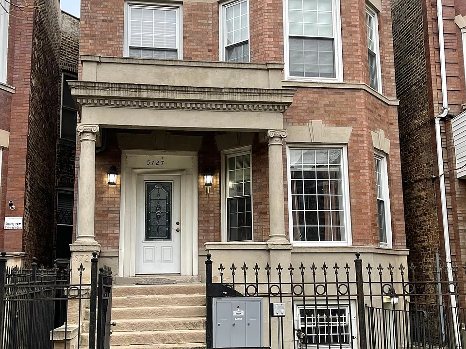 5727 S Michigan Ave #G