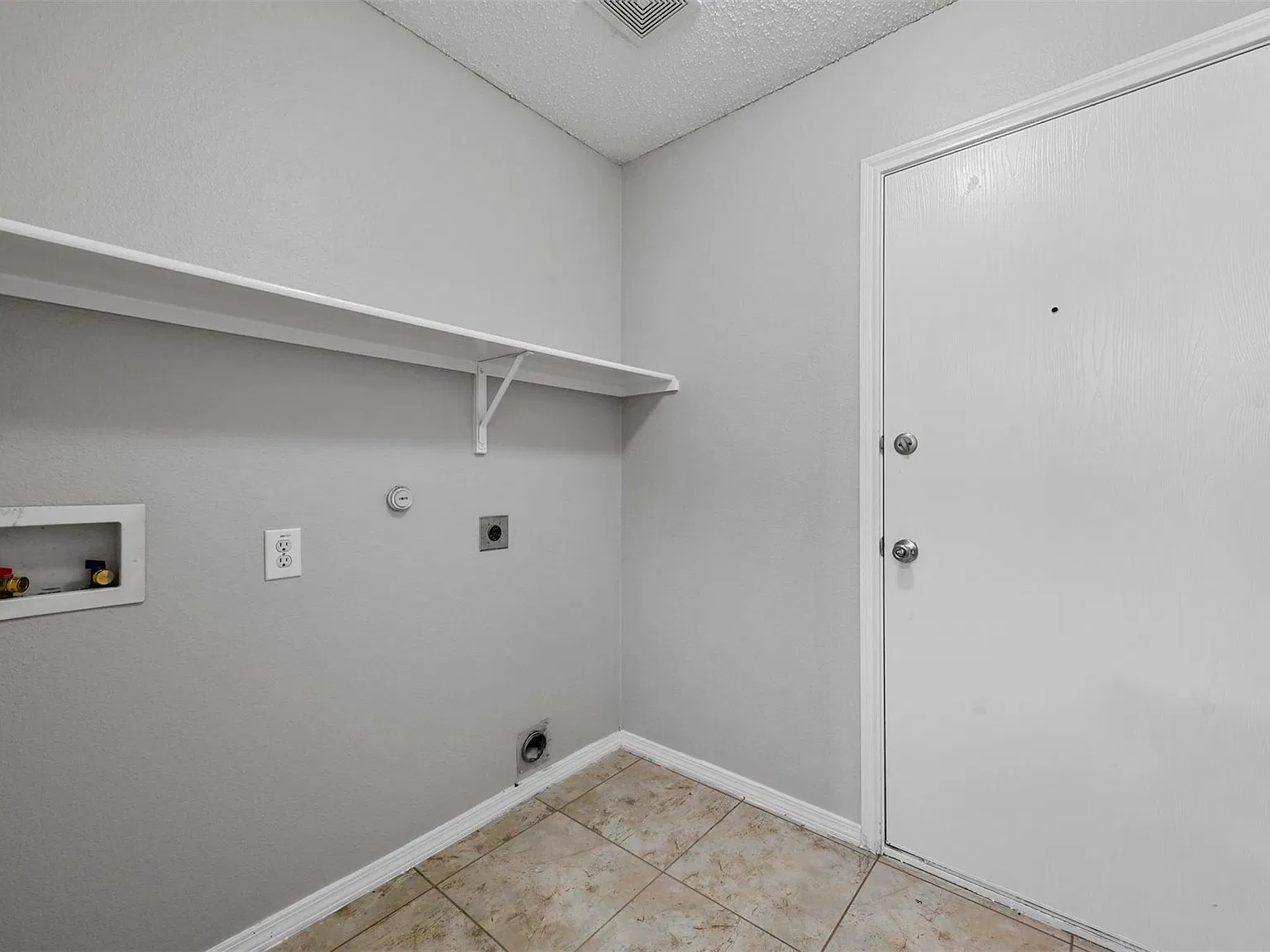 3 bed, 1860 sqft, $2,100 — Photo 4