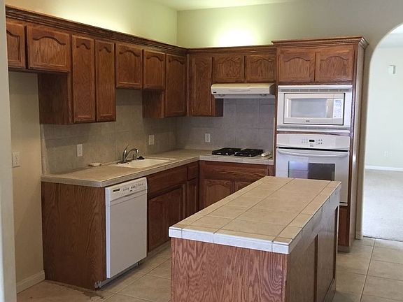 4th image of 310 Villa Elegante Dr