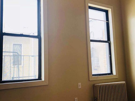 5th image of 294 Harman St APT 3LR