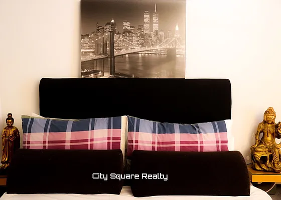 Sold by Remax City Square | media 20