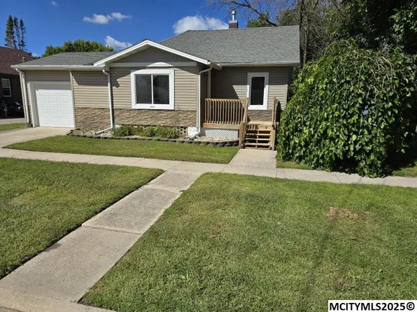 1100 2nd Ave S, Clear Lake, IA 50428