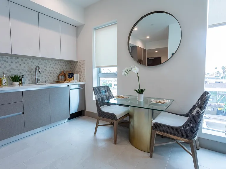 454 sq ft studio