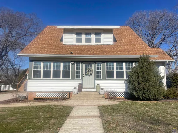 520 Atchison St, Oskaloosa, KS 66066