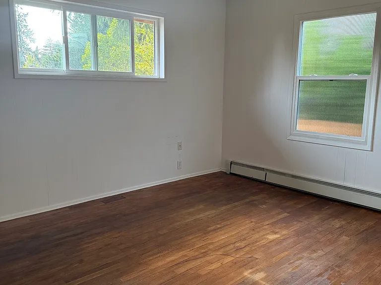 722 Milroy St SW — Photo 3