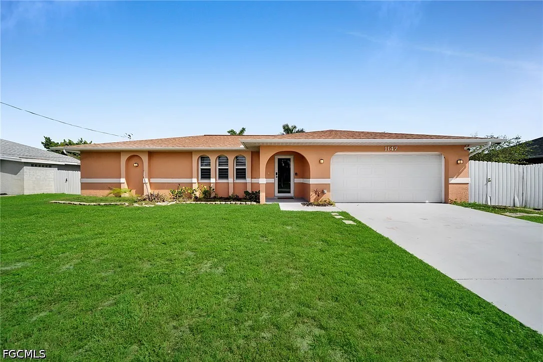 3 bed, 2.0 bath, 1404 sqft, $2,400 — Photo 1