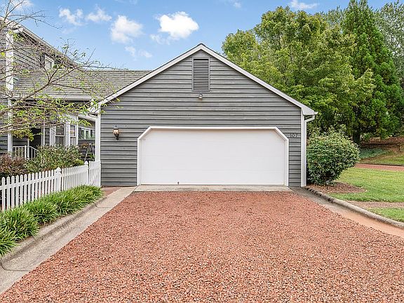2.5 Car Garage