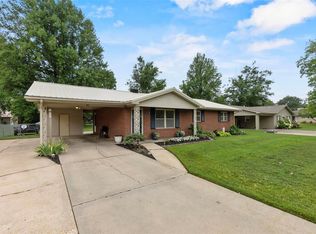 853 Stanford Dr, Sikeston, MO 63801