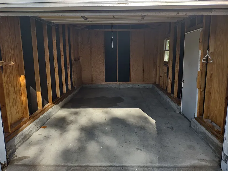 1609 N Eisenhower Dr — Photo 12