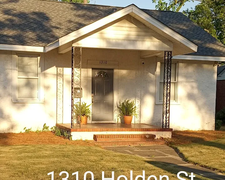 1310 Holden St — Photo 1