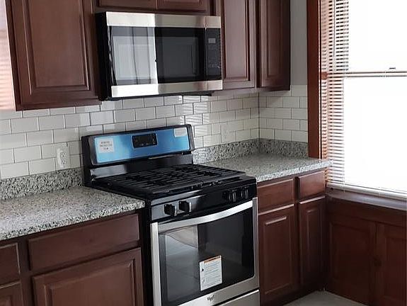 4th image of 5448 Rhodes Ave