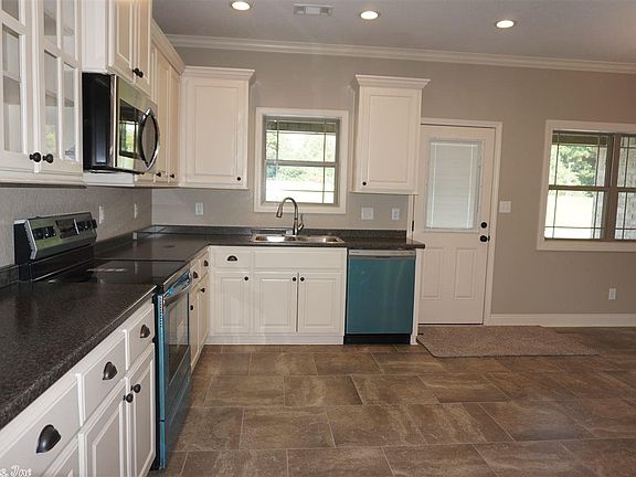 4th image of 806 Laurel Ct