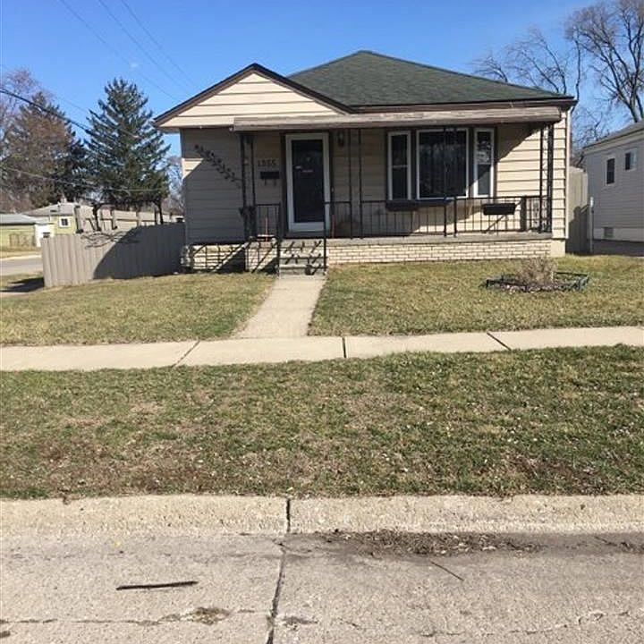 1st image of 1355 Applewood Ave