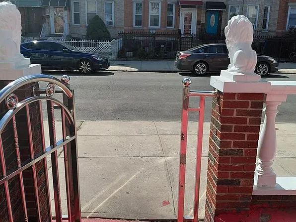 353 E 35th St Floor 2, Brooklyn, NY 11203