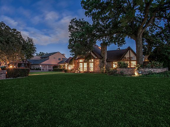 3rd image of 305 Chapelwood Dr
