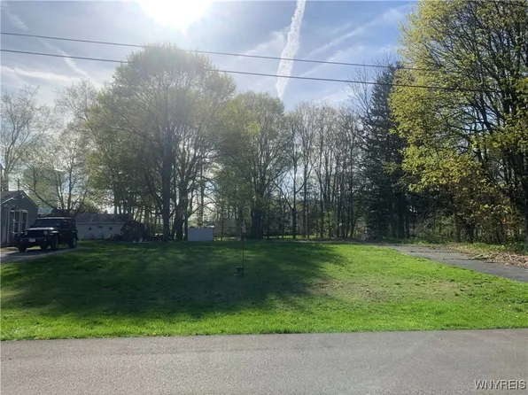 1214 Mayfield Dr #8, Alden, NY 14004