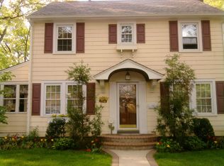 70 W Elder Ave, Floral Park, NY 11001