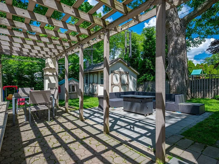 116 Soundview Ave — Photo 8