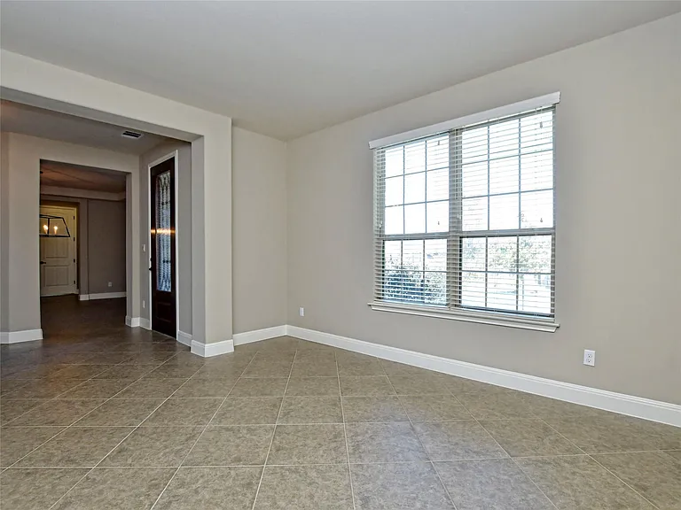 15205 Joseph Dr — Photo 4