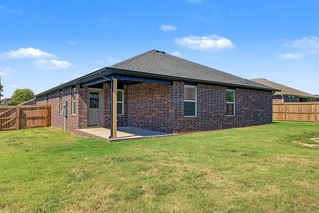 3 bed, 2110 sqft, $2,000 — Photo 3