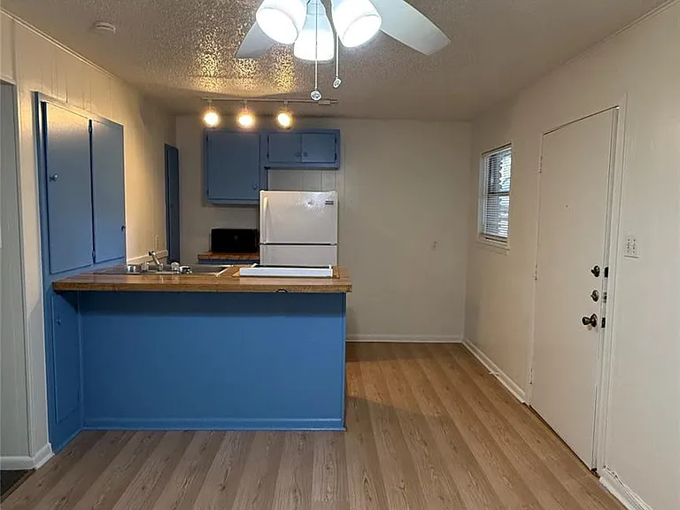 2711 Hemphill Park #A-102 — Photo 2