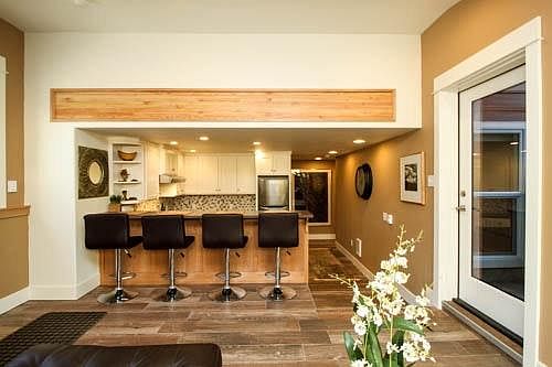 Breakfast bar