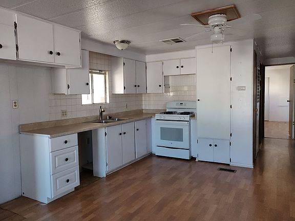 Ample Kitchen Cabinets