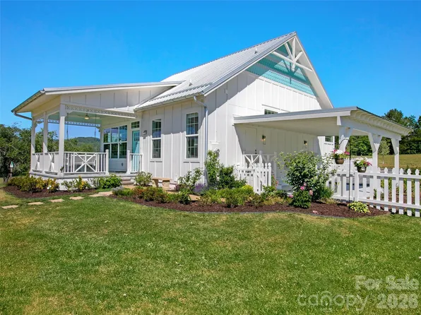 150 Brilliant Sky Rd, Penrose, NC 28766