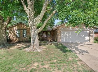 1732 East Dr, Bartlesville, OK 74006