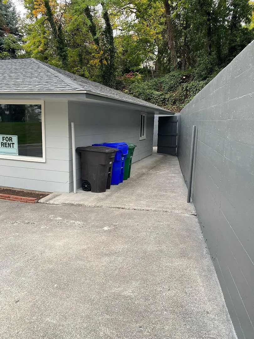 Johnson Duplex Apartments — Photo 3