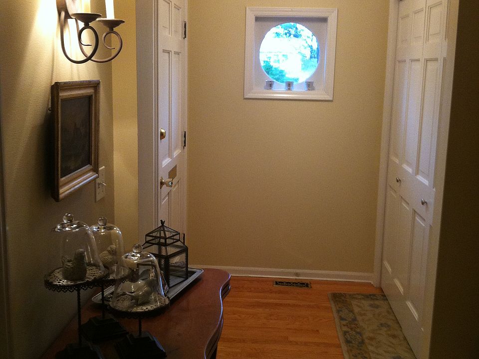 Beautiful Entry/Round Window