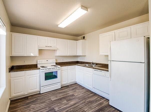 1st image of 904 N Washington St APT 202