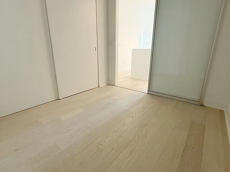 11 Yorkville Ave #2107 — Photo 8