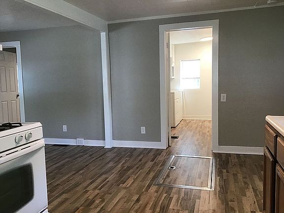 4th image of 2128 Duiker Ave NE