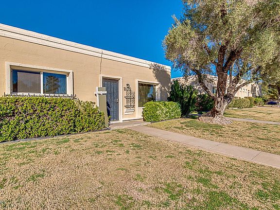 PRIVATE WALKWAY ENTRANCE