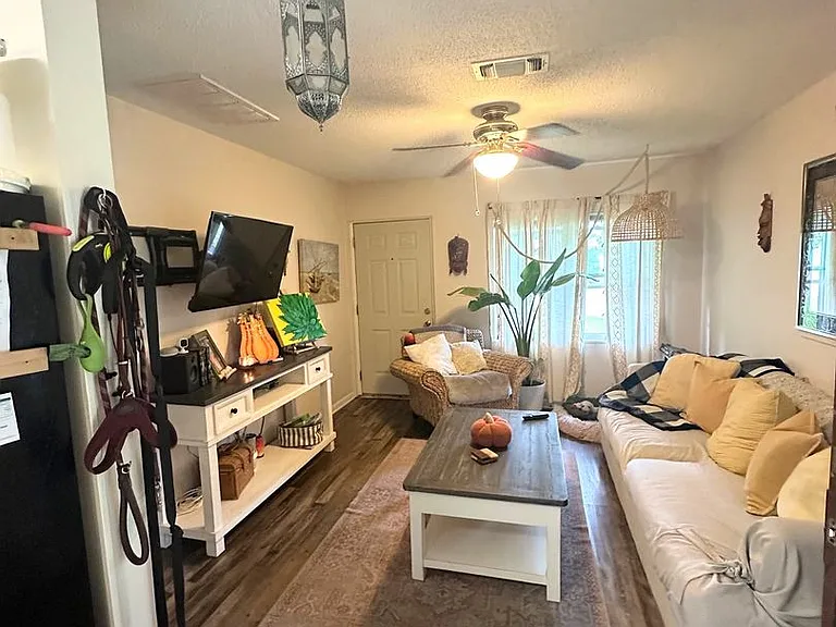 2120 Eliasberg St — Photo 4
