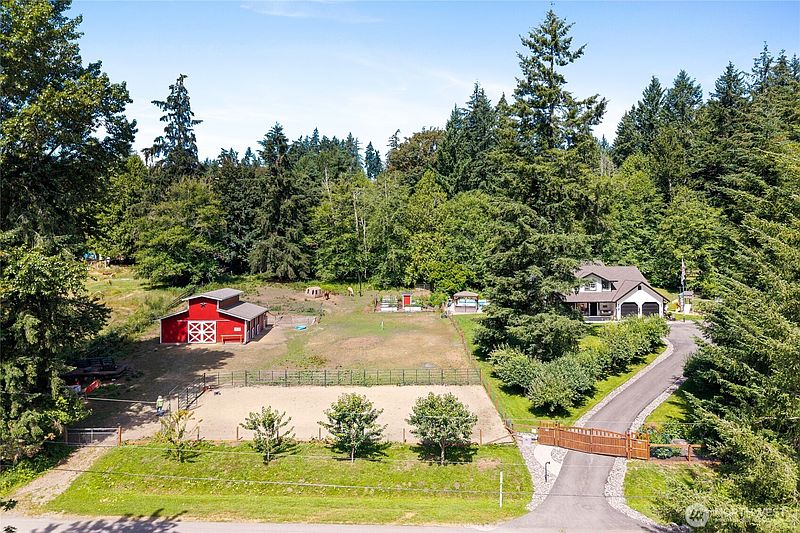 2nd image of 3594 Salmonberry Drive SE