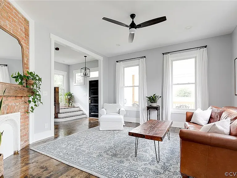 205 Poe St — Photo 16