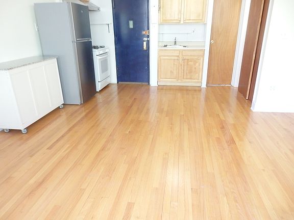 4th image of 224 W 82nd St #3