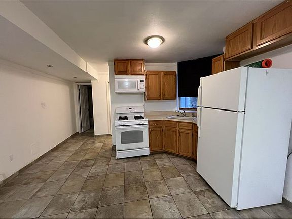3rd image of 277 Seguine Ave #1