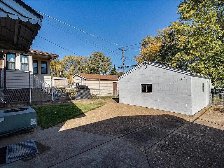 3835 Burgen Ave — Photo 24