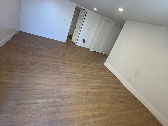5th image of 4516 15th Ave S #B